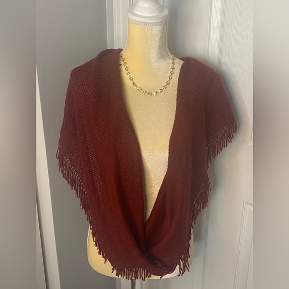 NWT Burgundy fringed Infiniti scarf by International Concepts - Picture 3 of 4